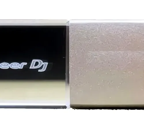 Memoria USB Pioneer DJ de 128GB en color cristal, compatible con equipos CDJ-NEXUS y ideal para DJs profesionales