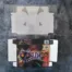 Vista lateral del protector laminado para caja de Nintendo 64 Zelda Majora's Mask mostrando grosor